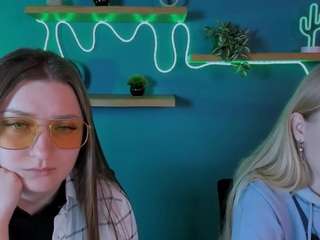 jasmine-fly's CamSoda show and profile