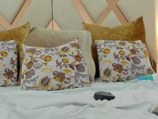 karolebonyy live cam profile