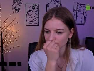 lisa-dark
