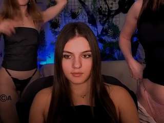 lisa-dark