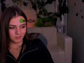 lisa-dark