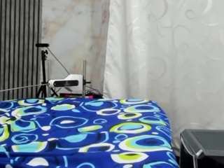naeily-ebony webcam model