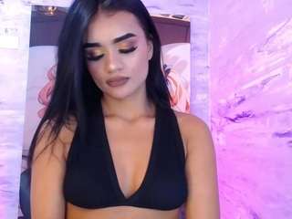 Ten model jest teraz na żywo. nataly-campbell