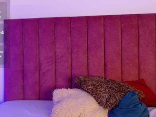 rominareyes's CamSoda show and profile