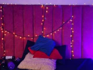 rominareyes, recent webcam model, live from Camsoda