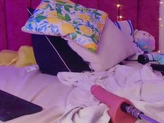 rominareyes's CamSoda show and profile