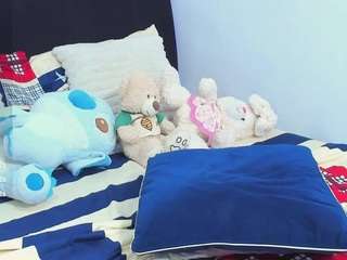 sara-mia's CamSoda show and profile