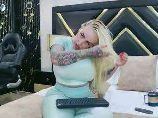 sophiewinslow's CamSoda show and profile