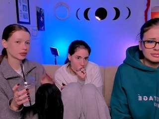 bella-cute1 live webcam on Soda Cams