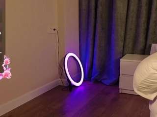 charlottemichelle, female webcam model,  years old, on live webcam