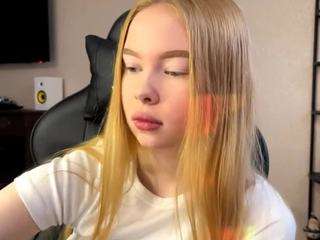 saanviconti Live Webcam on CamSoda