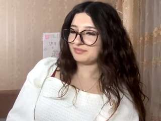 deloisenatalizio's CamSoda show and profile