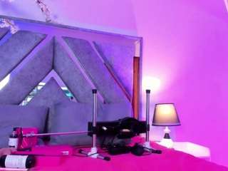 Emmy live cam preview