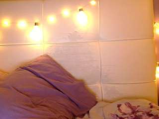 sexxyreddx, female webcam model,  years old, on live webcam
