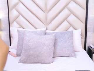  cristalshay chat room