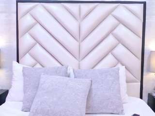 cristalshay's CamSoda show and profile