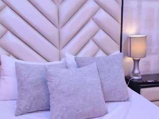 cristalshay's CamSoda show and profile