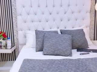 CristalShay live webcam show