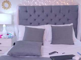Live cam show with ZoeWillis