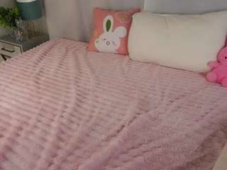 charisseruuska's CamSoda show and profile