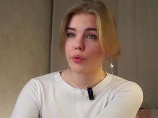 charisseruuska Live Webcam on CamSoda