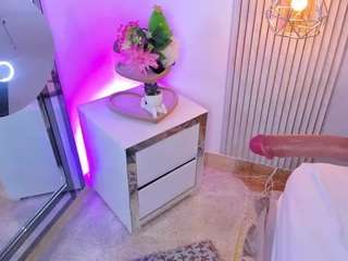 kiaraapolo's CamSoda show and profile