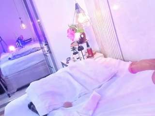 kiaraapolo's CamSoda show and profile