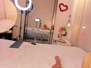 kiaraapolo's CamSoda show and profile