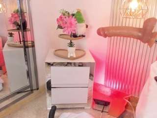 kiaraapolo's CamSoda show and profile