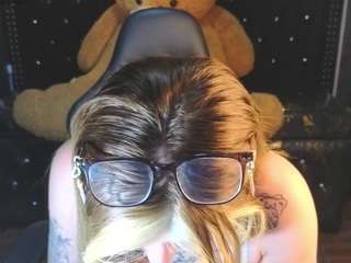  kitty-fox-b chat room