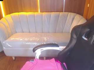 kitty-fox-b's CamSoda show and profile