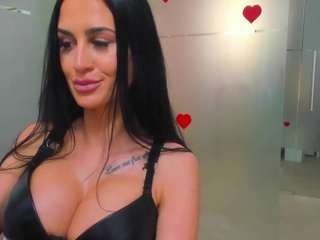 le modèle queenrafaelle est en webcam porno dans un show sur le site camsoda, il possède les tags suivants: amateur,nature,tittyfuck,tease,tattoos,strapon,solo show,shaved pussy,pussy,public,asshole,ohmibod,no drinking,orgasm,natural,brown eyes,average,naked,black hair,bondage