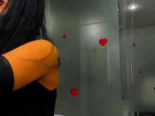 Queenrafaelle's cam show statistics and live stream