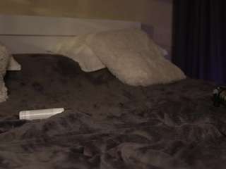 SonicPorn live cam — deepthroat, dildo or vibrator, facial piercings