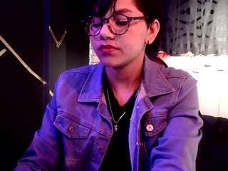 ise-lunny's CamSoda show and profile