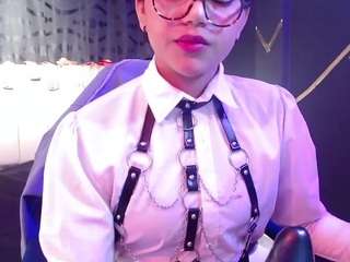 ise-lunny's CamSoda show and profile