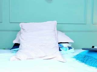 nahomyskym's CamSoda show and profile