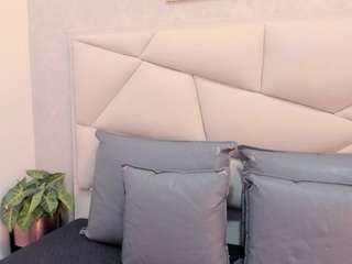 valeriajulio's CamSoda show and profile