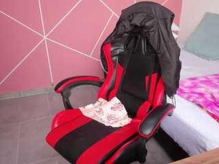 xmilee's CamSoda show and profile