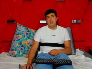 emmaanddarling Live Webcam on CamSoda