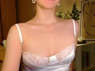 mynameloveeee's CamSoda show and profile