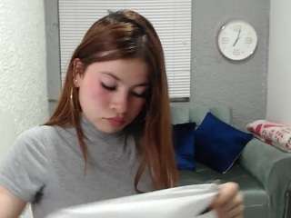 scarlet-redhead webcam model