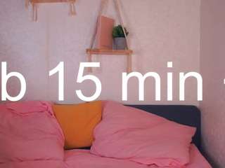 Live webcam model emelinadeuink on Soda Cams