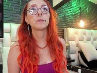 emilyred's CamSoda show and profile