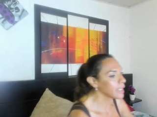 le modèle meganrhyder est en webcam porno dans un show sur le site camsoda, il possède les tags suivants: average,big cock,brown eyes,cumshot,dirty talk,drinking,ejaculation,gape,orgasm,smoking,hd