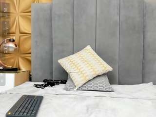 melani-dream's CamSoda show and profile