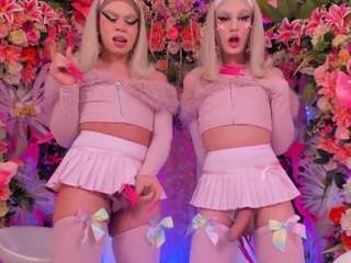 spicyblondes Live Webcam on CamSoda