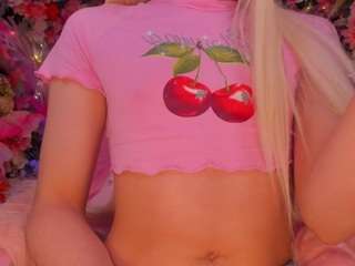 spicyblondes Live Webcam on CamSoda