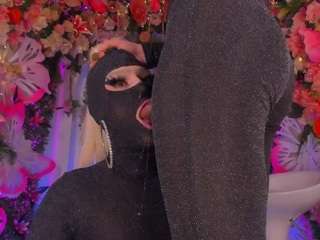 le modèle spicyblondes est en webcam porno dans un show sur le site camsoda, il possède les tags suivants: average,big balls,big cock,blonde hair,facial piercings,gape,hazel eyes,no drinking,orgasm,small tits,smoking,tattoos,hd