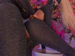 spicyblondes live cam profile